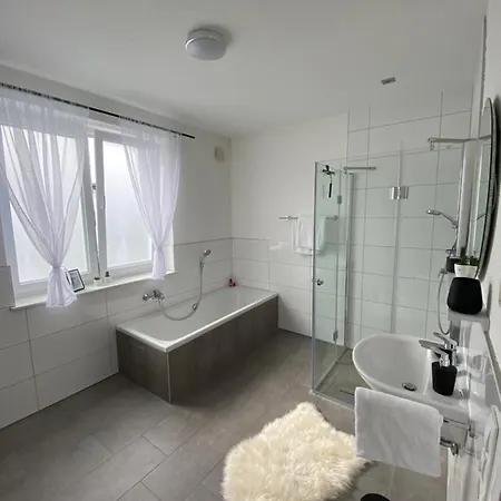 Daire Neubauwohnung Eigener Eingang Mit Balkon 66qm *