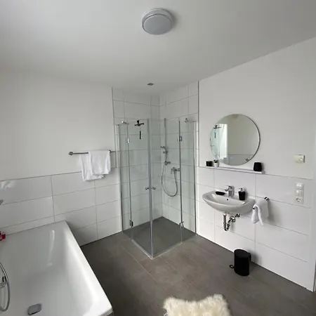 Neubauwohnung Eigener Eingang Mit Balkon 66qm Apartment