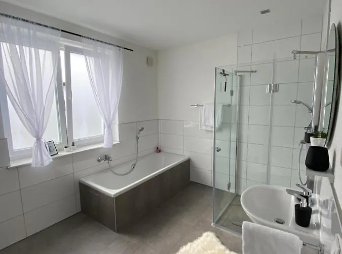 Appartement Neubauwohnung Eigener Eingang Mit Balkon 66qm *